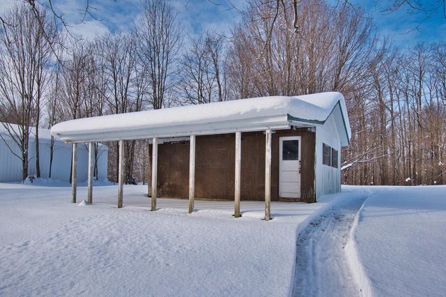 1718 Barron Lake Road, Niles, MI 49120