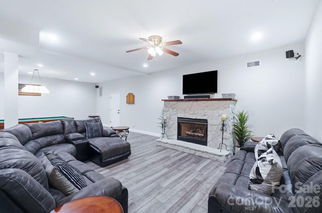 211 Winthrow Creek Road, Mooresville, NC 28115