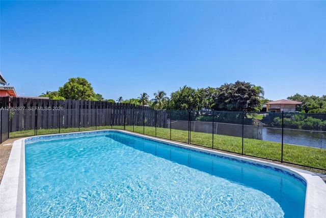 9531 NW 20th Pl, Sunrise, FL 33322
