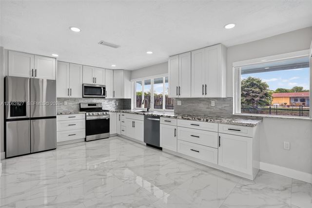 9531 NW 20th Pl, Sunrise, FL 33322