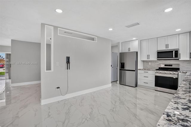 9531 NW 20th Pl, Sunrise, FL 33322