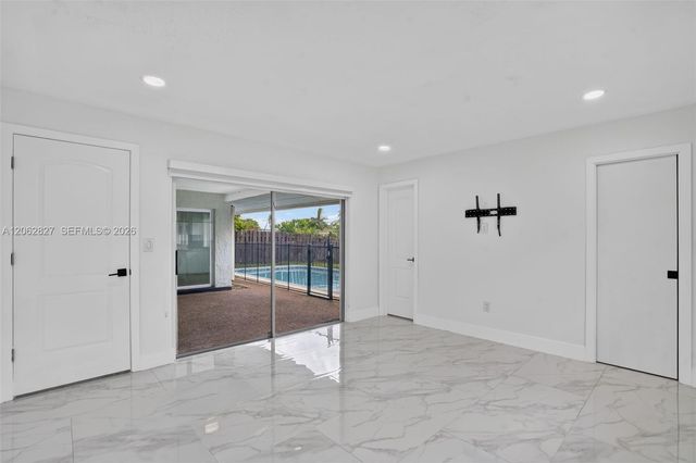 9531 NW 20th Pl, Sunrise, FL 33322