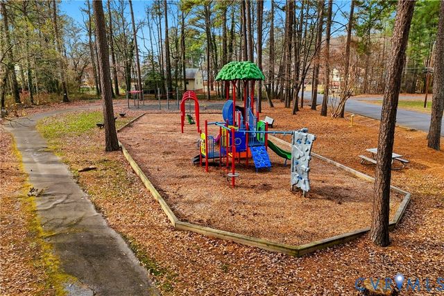 7108 Bunche St, Richmond, VA 23228