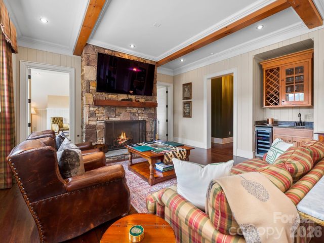 305 Clubhouse Lane B-301, Mill Spring, NC 28756