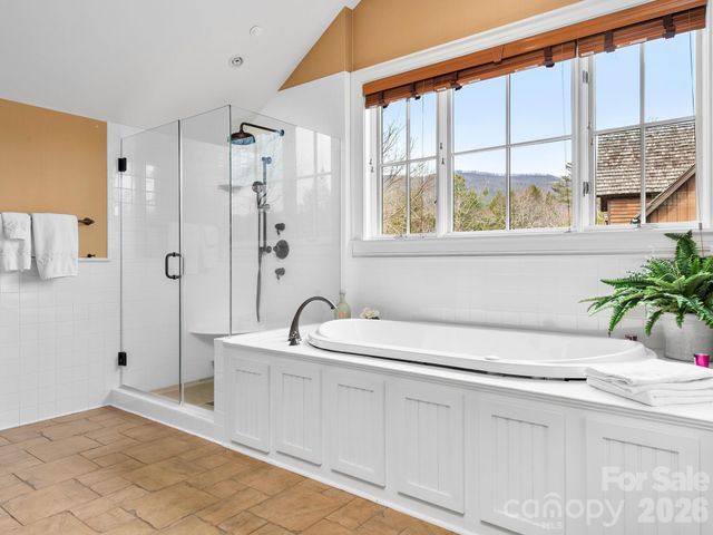 305 Clubhouse Lane B-301, Mill Spring, NC 28756