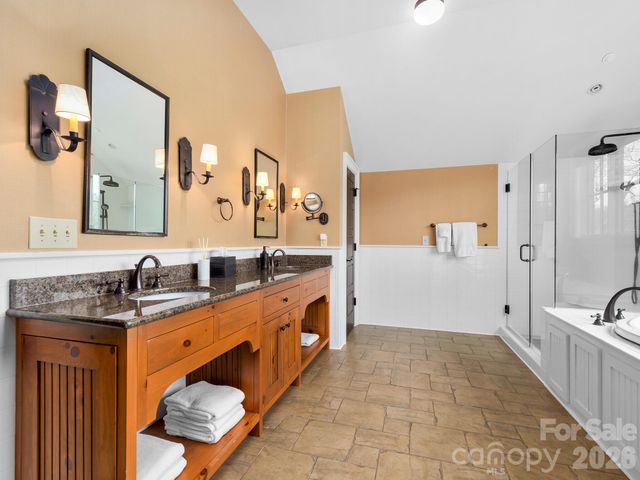 305 Clubhouse Lane B-301, Mill Spring, NC 28756