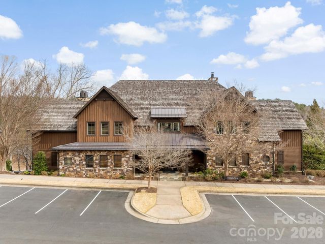 305 Clubhouse Lane B-301, Mill Spring, NC 28756