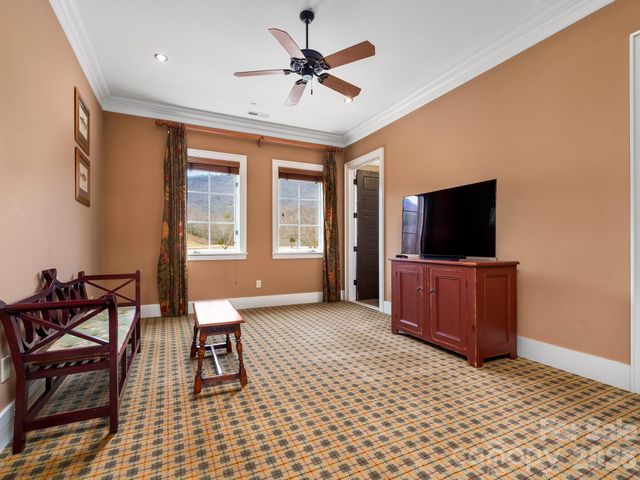 305 Clubhouse Lane B-301, Mill Spring, NC 28756