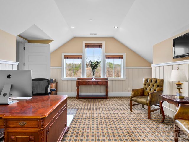 305 Clubhouse Lane B-301, Mill Spring, NC 28756