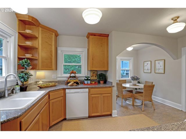 3829 Ne 28TH Ave, Portland, OR 97212