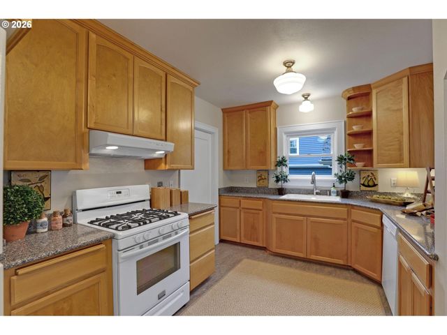 3829 Ne 28TH Ave, Portland, OR 97212