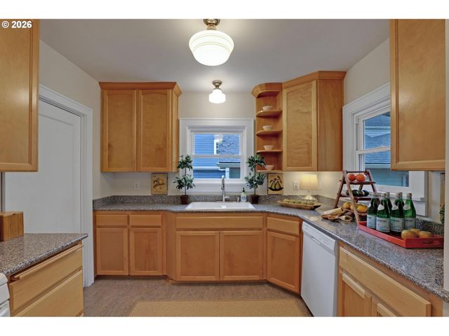 3829 Ne 28TH Ave, Portland, OR 97212