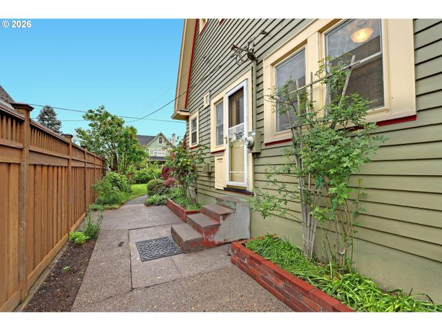 3829 Ne 28TH Ave, Portland, OR 97212