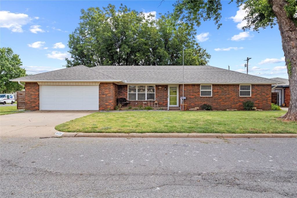420 N Nevada Street, Weatherford, OK 73096