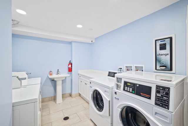 8440 W 95th Street 12, Hickory Hills, IL 60457