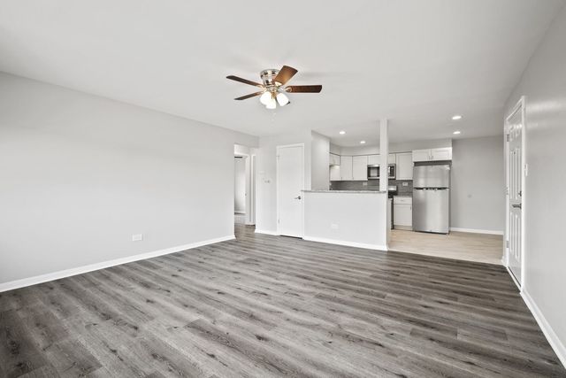 8440 W 95th Street 12, Hickory Hills, IL 60457