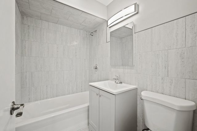 8440 W 95th Street 12, Hickory Hills, IL 60457