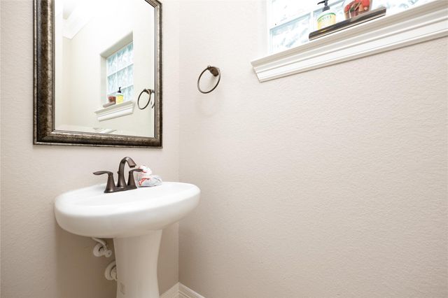 5513 Livorno Way, Houston, TX 77021