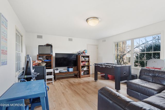 812 Mistletoe Avenue, Point Pleasant, NJ 08742