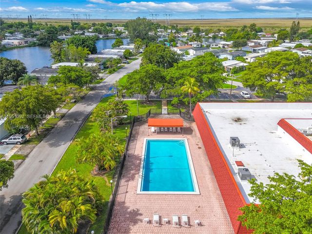 21771 NW 6th St, Pembroke Pines, FL 33029