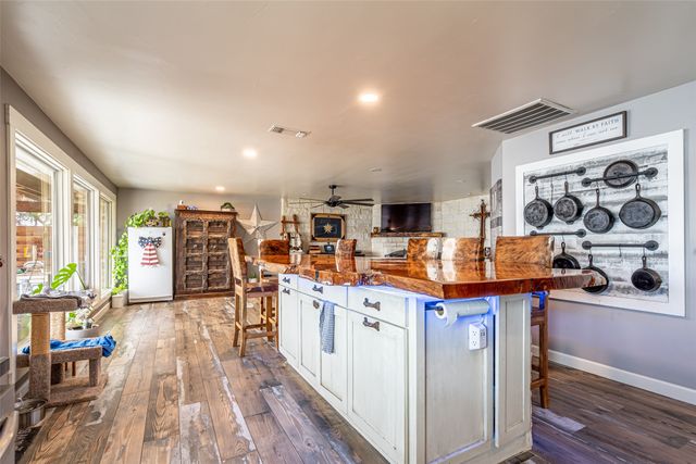 1721 Anaconda Trail, Granbury, TX 76048