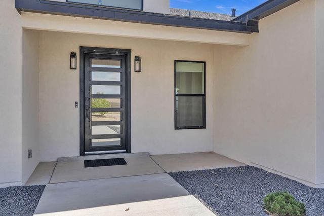 324 2nd Street NE, Rio Rancho, NM 87124