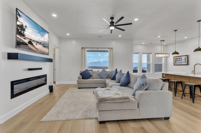 324 2nd Street NE, Rio Rancho, NM 87124