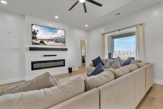 324 2nd Street NE, Rio Rancho, NM 87124