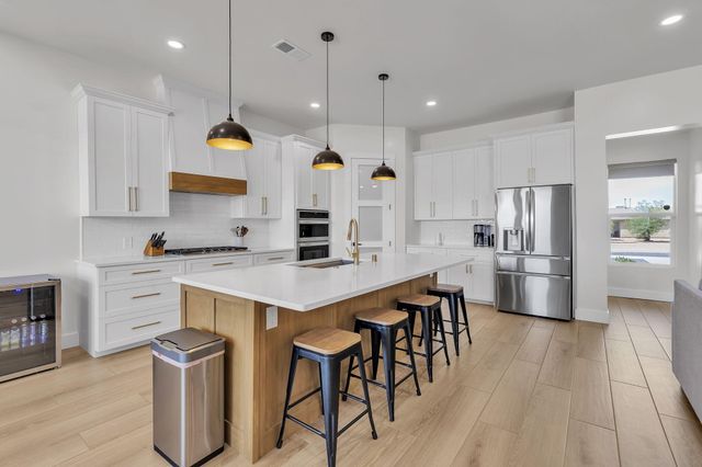 324 2nd Street NE, Rio Rancho, NM 87124