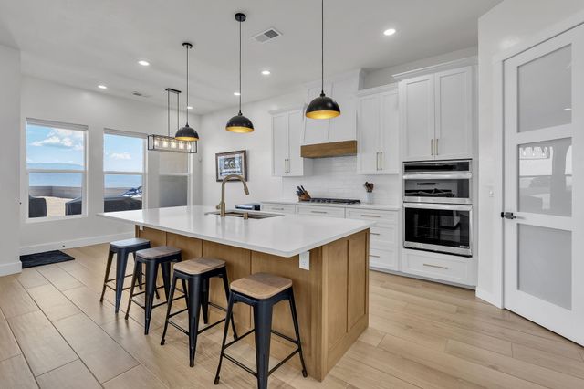 324 2nd Street NE, Rio Rancho, NM 87124