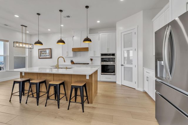 324 2nd Street NE, Rio Rancho, NM 87124