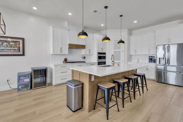324 2nd Street NE, Rio Rancho, NM 87124