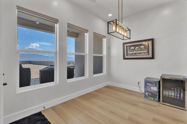 324 2nd Street NE, Rio Rancho, NM 87124