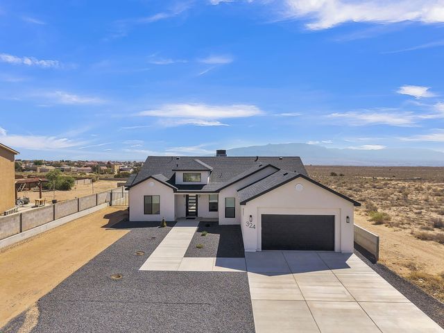 324 2nd Street NE, Rio Rancho, NM 87124