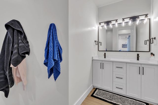 324 2nd Street NE, Rio Rancho, NM 87124