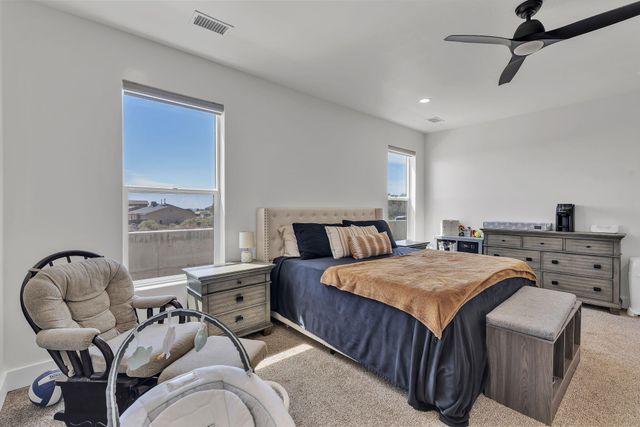 324 2nd Street NE, Rio Rancho, NM 87124