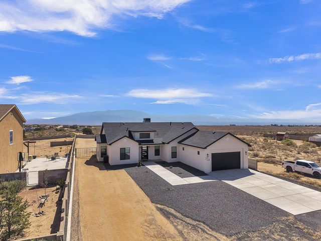 324 2nd Street NE, Rio Rancho, NM 87124