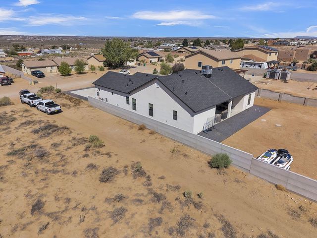 324 2nd Street NE, Rio Rancho, NM 87124