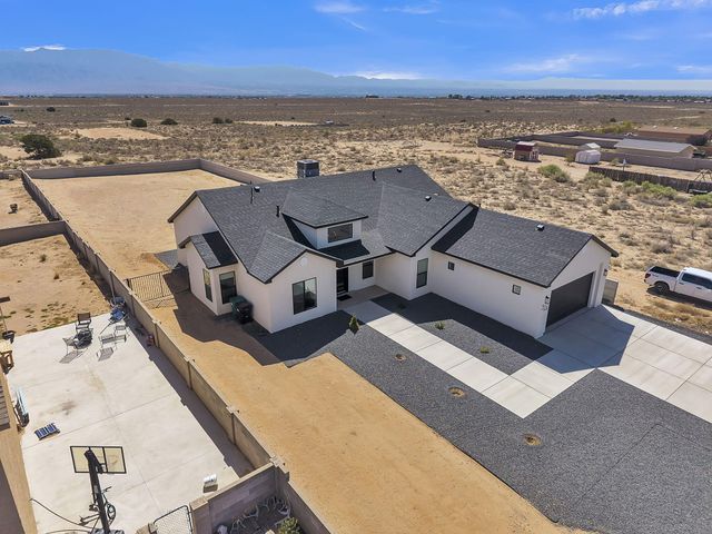 324 2nd Street NE, Rio Rancho, NM 87124