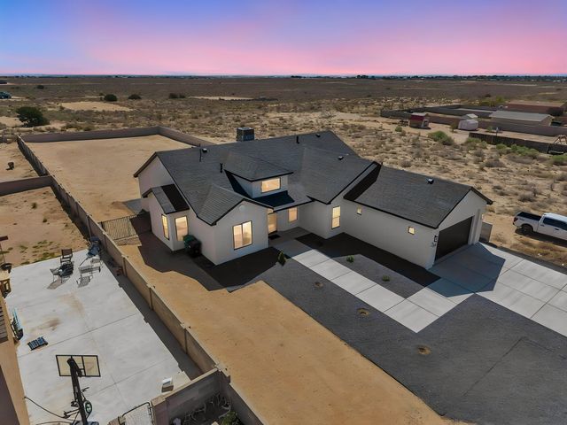 324 2nd Street NE, Rio Rancho, NM 87124