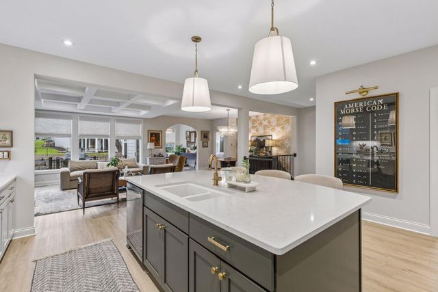 4023 Arbor Drive, Woodbury, MN 55129