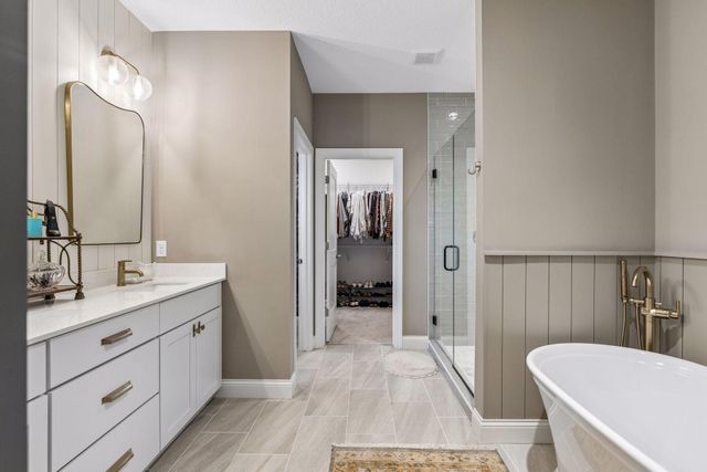 4023 Arbor Drive, Woodbury, MN 55129