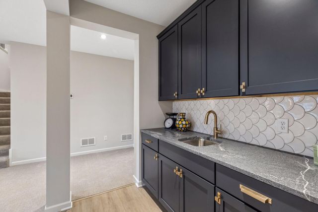 4023 Arbor Drive, Woodbury, MN 55129