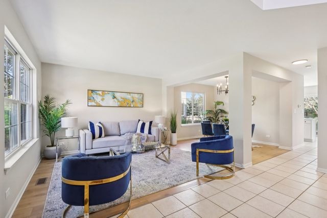 2060 Lyndhurst Lane, Aurora, IL 60503