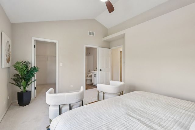 2060 Lyndhurst Lane, Aurora, IL 60503