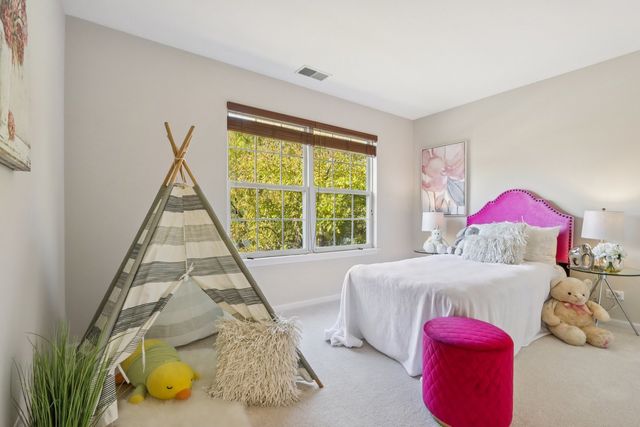 2060 Lyndhurst Lane, Aurora, IL 60503