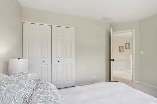 2060 Lyndhurst Lane, Aurora, IL 60503