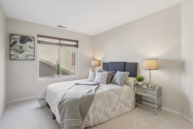 2060 Lyndhurst Lane, Aurora, IL 60503