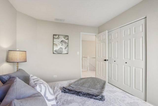 2060 Lyndhurst Lane, Aurora, IL 60503