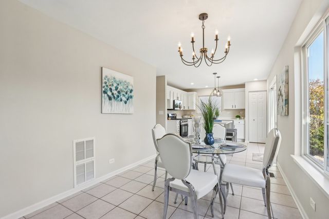 2060 Lyndhurst Lane, Aurora, IL 60503